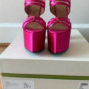 Chic Fuchsia Platform Sandals